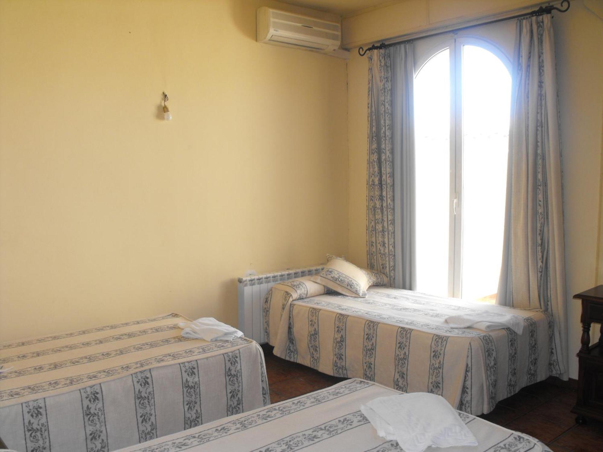 Отель Hostal Nicol'S Луке Экстерьер фото