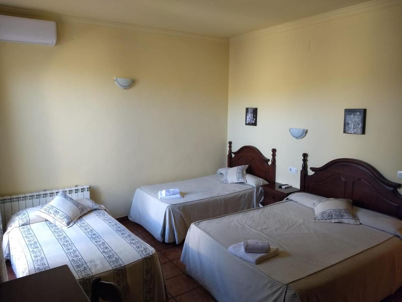 Отель Hostal Nicol'S Луке Экстерьер фото